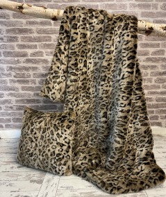 Luxury Wildcat fake fur blanket with cushion