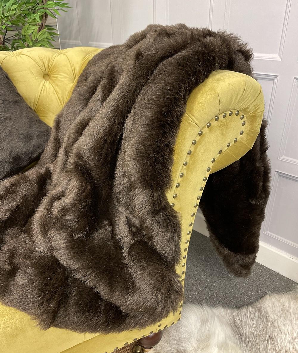 Economy fake fur throw dark brown