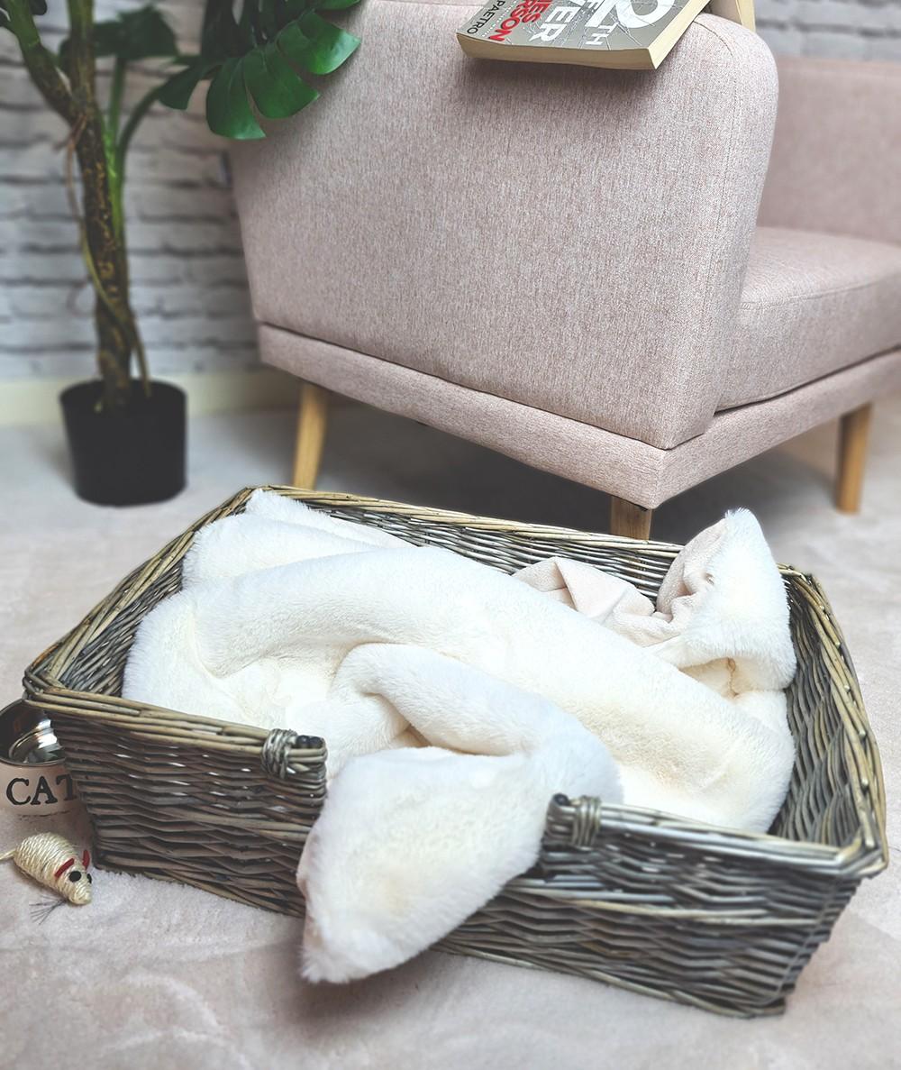 Luxury blanket for pet beds in soft faux fur