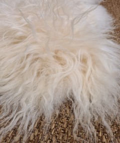 Close up image of the natural ivory white Icelandic sheepskin